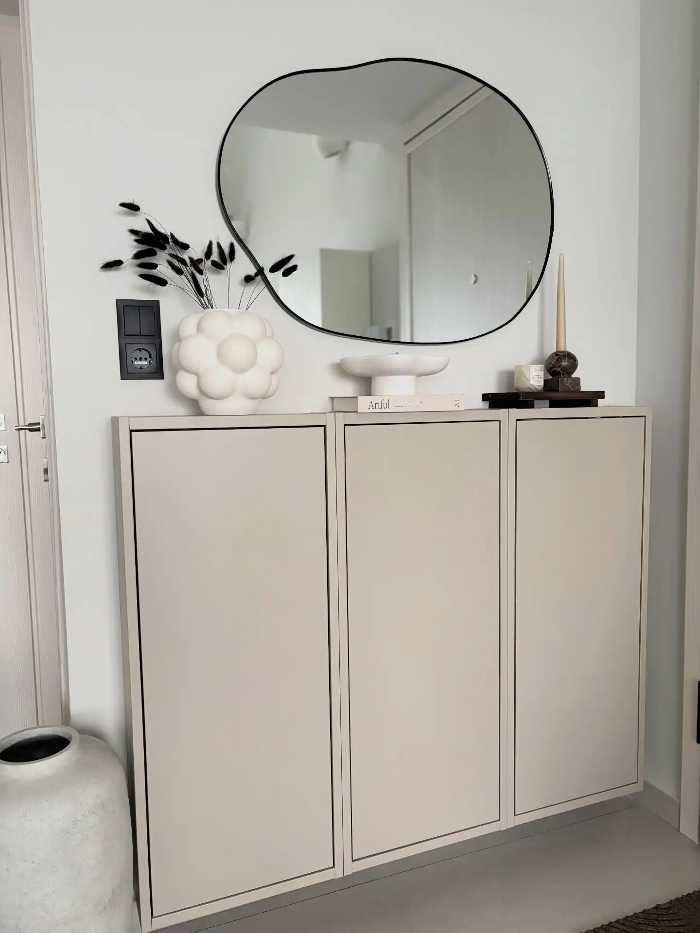 5. Wall-Mounted Cabinets Free Up the Entire Floor in This Entryway