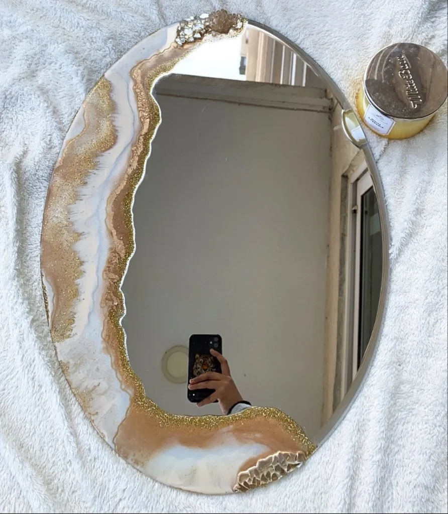 Small resin decor
